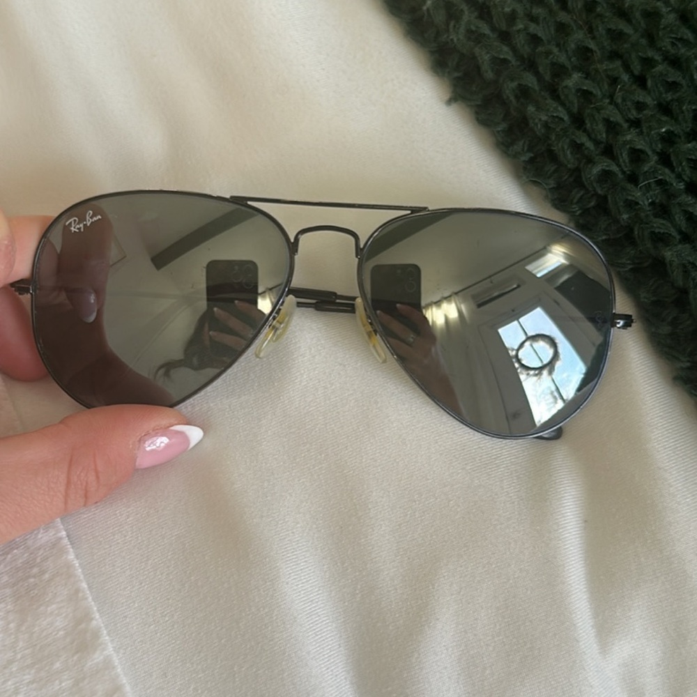 Woman’s Ray-Ban Aviator Sunglasses